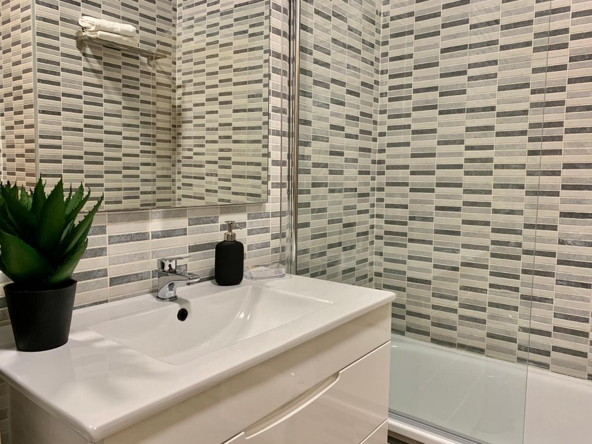 Homely Malaga Refino Bajo G6 Y F6 المظهر الخارجي الصورة